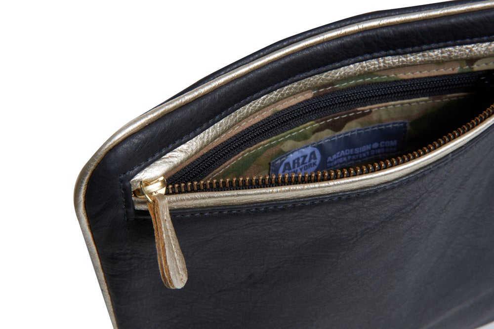 Hands-Free Bracelet Bag - Large Clutch Stingray Black Blue c